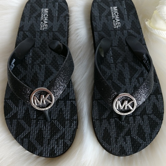 Size 1 🌺MK KIDS FLIP FLOPS NEW NO BOX. - Picture 2 of 5